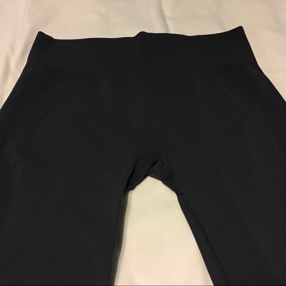 Champion Duo Dry Seem-less Leggings 💪🏽 - Picture 2 of 5
